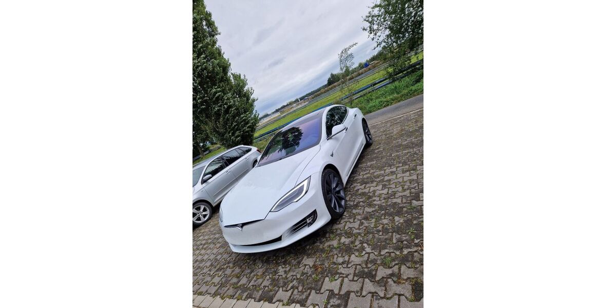 Tesla Model S 123.000 km 30.900 &euro; Dettelbach 97337
