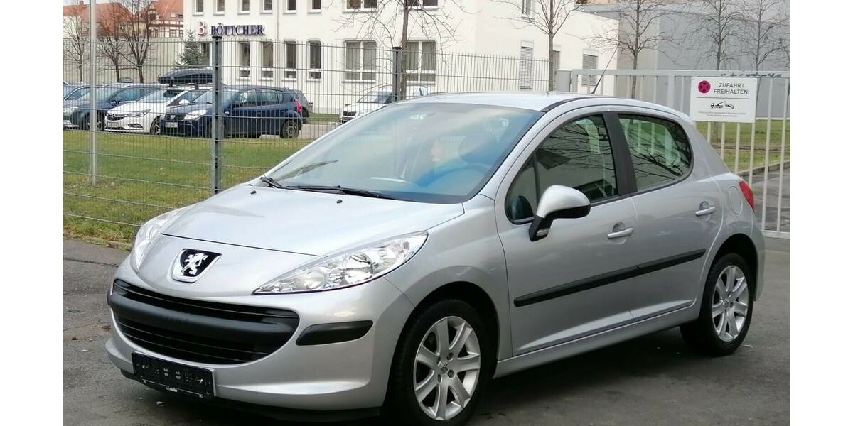 Peugeot 207 141.000 km 3.999 € Chemnitz 09120