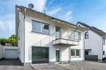 Neuwertiges Mehrfamilienhaus in Hamm-Heessen: 3 Einheiten, Gewerbefläche & privater Garten