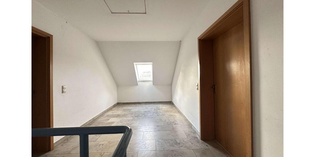 Dachgeschoßwohnung Niesky - 3 Zimmer, 74 m&sup2;, 510&euro; | Angebot:25252696