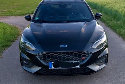 Ford Focus 72.000 km 20.900 &euro; Berglicht 54426
