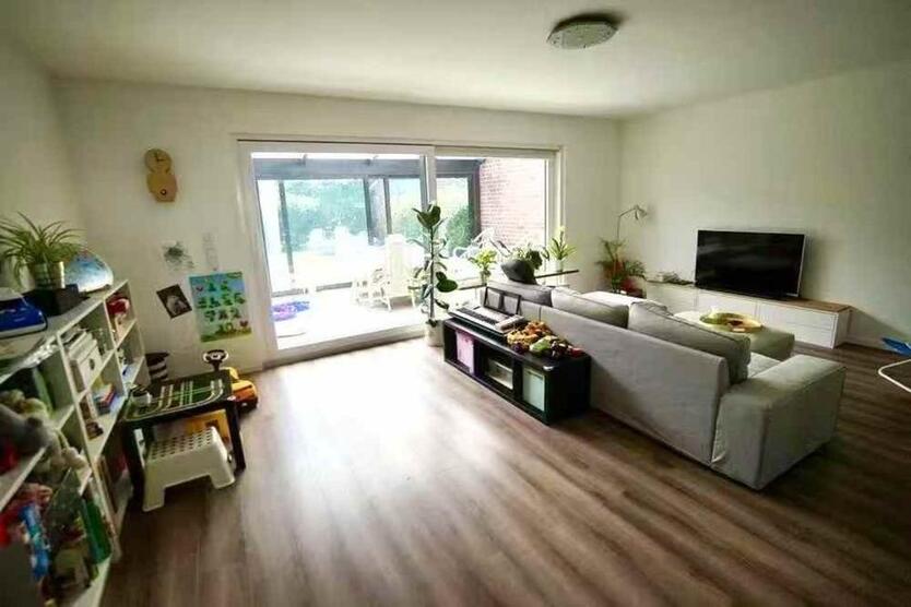 Charmantes Reihenhaus mit Wintergarten & Garage in ruhiger Lage v zimmer