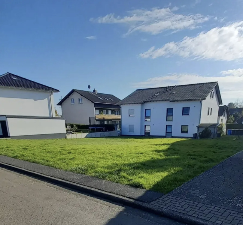 Letztes Bau-Grundstück in der Reihe sehr schön gelegen