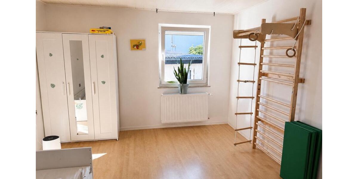 Einfamilienhaus Solms - 7 Zimmer, 210 m&sup2;, 390.000&euro; | Angebot:26738281