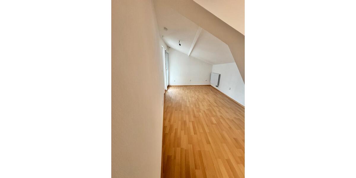 Dachgeschoßwohnung Erding - 4 Zimmer, 142 m&sup2;, 1.400&euro; | Angebot:26026745