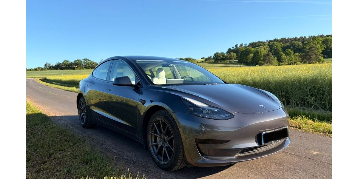 Tesla Model 3 49.300 km 27.500 &euro; Hohenroth 97618