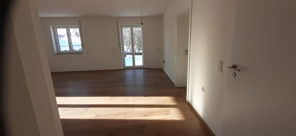 Etagenwohnung Mengkofen - 3 Zimmer, 64 m&sup2;, 575&euro; | Angebot:26418912