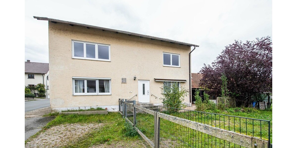 Zweifamilienhaus mit großem Grundstück 8 zimmer