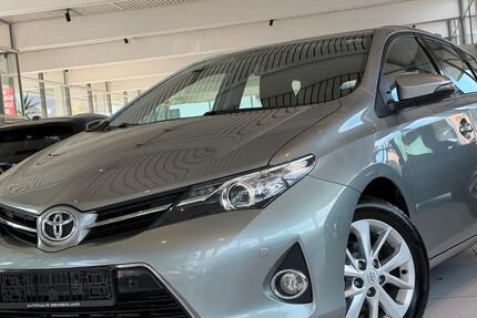 Toyota Auris 144.480 km 8.991 &euro; Siegen 57078