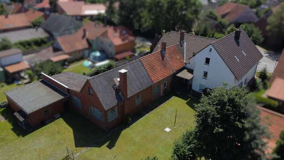 Haus zum Kaufen in Edemissen Eddesse 220.000 € 238 m²