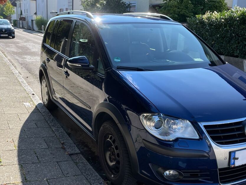 VW Touran 244.000 km 2.950 € München 81825