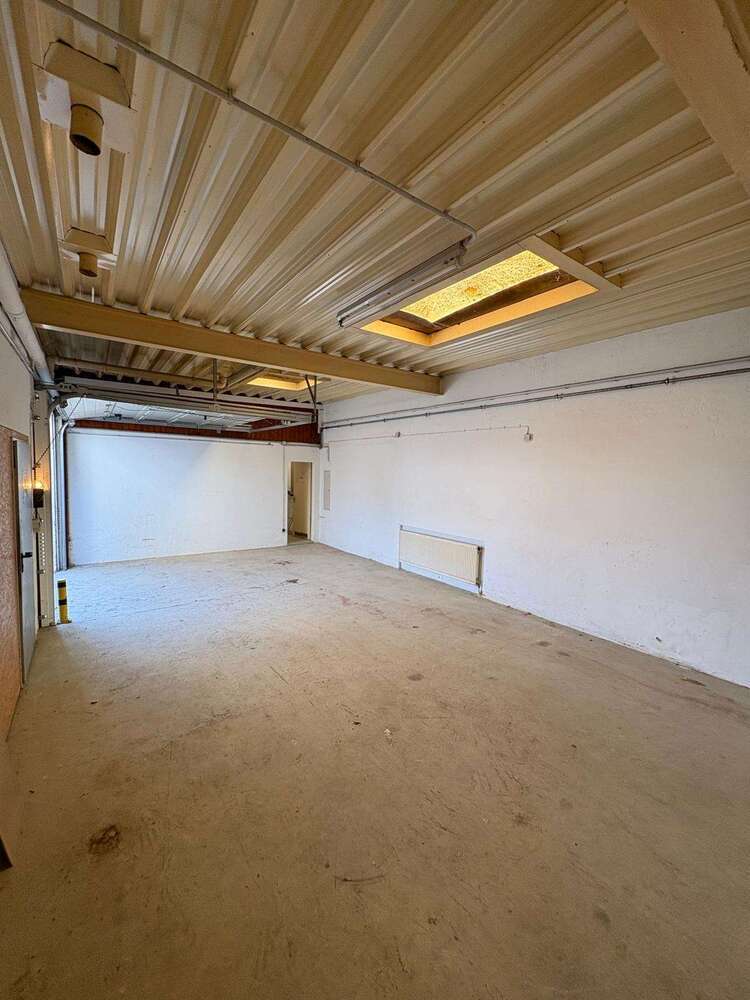 Halle in Mülheim Kärlich 397,52 € 47 m²