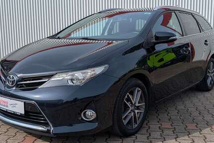Toyota Auris 121.000 km 8.990 &euro; Geratal OT Gräfenroda 99330