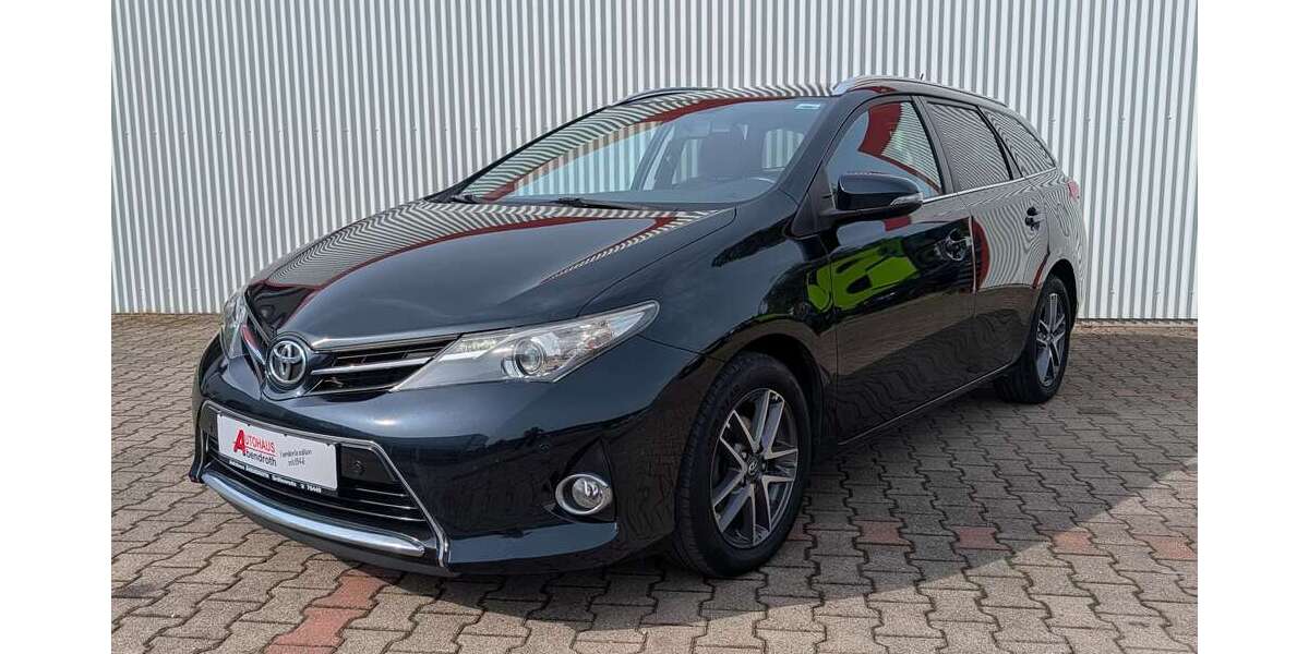 Toyota Auris 121.000 km 8.990 &euro; Geratal OT Gräfenroda 99330