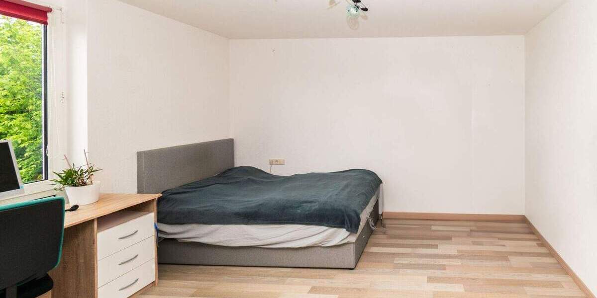 RUHIG WOHNEN, STADTNAH LEBEN Reihenhaus mit Garten, Dachterrasse und TG-Stellplatz 4 zimmer