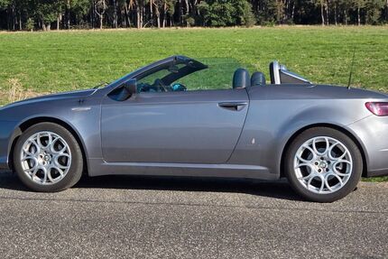 Alfa Romeo Spider 160.000 km 7.000 € Berlin 10245