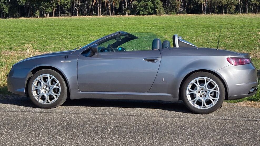 Alfa Romeo Spider 160.000 km 7.000 € Berlin 10245