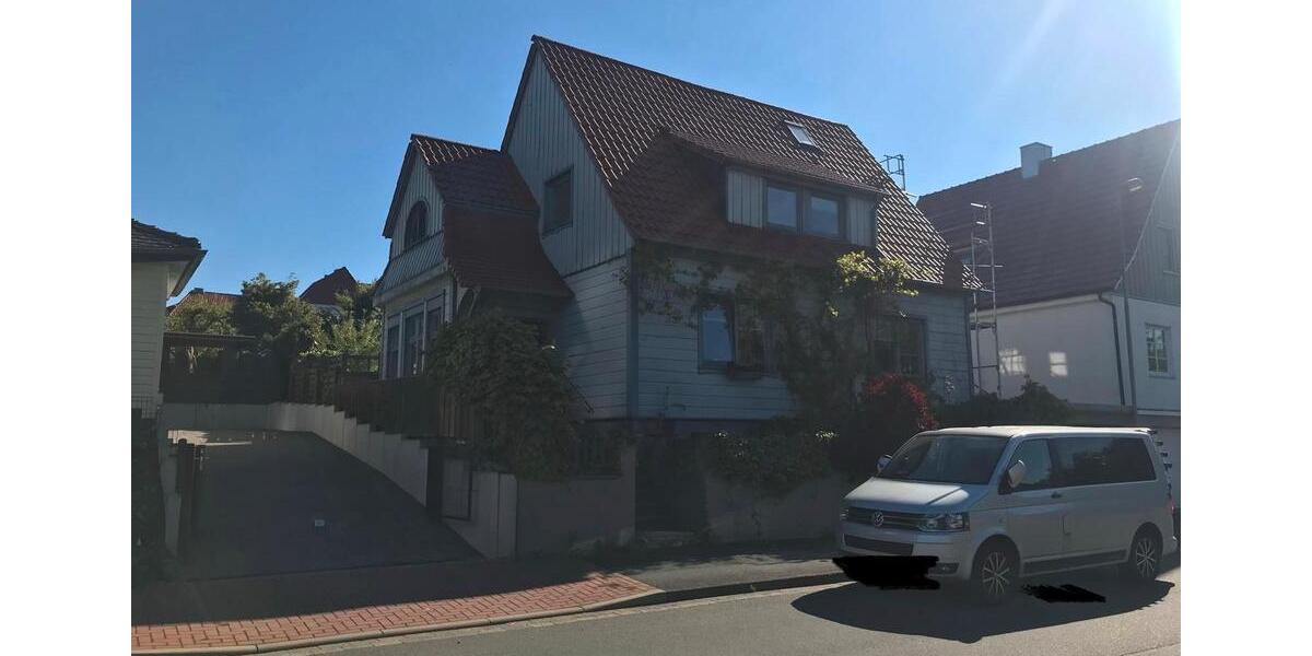 Osterode: Großes 8-Zimmer-Haus mit Keller und Garten zimmer