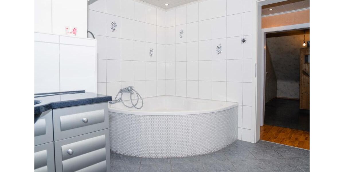 Dachgeschoßwohnung Neunkirchen - 2 Zimmer, 75 m&sup2;, 600&euro; | Angebot:26412252