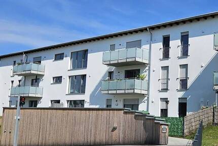 Tolle, helle Neubau 3-Zimmerwohnung mit riesigem Balkon in einer Oase der Ruhe in Burglengenfeld!