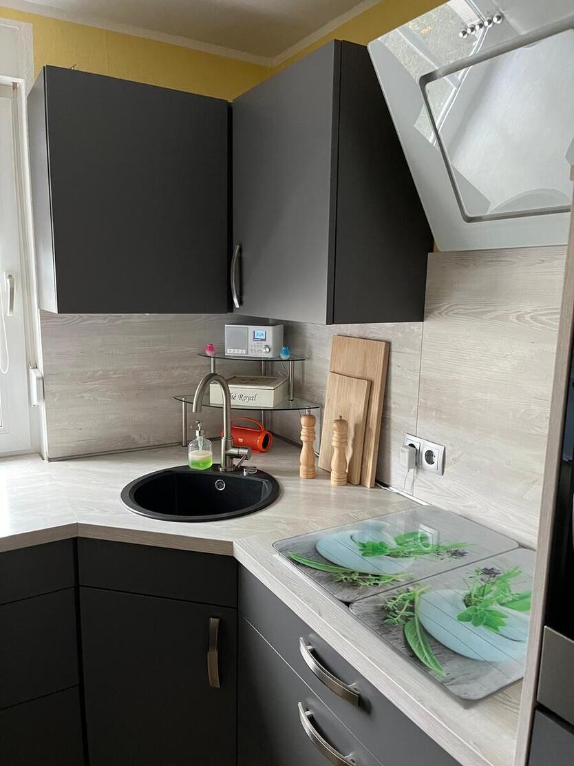 Helle 3,5-Zimmer-Galeriewohnung in Mockritz mit Balkon ( EBK + weitere Möbel können erworben werden) 2.5 zimmer