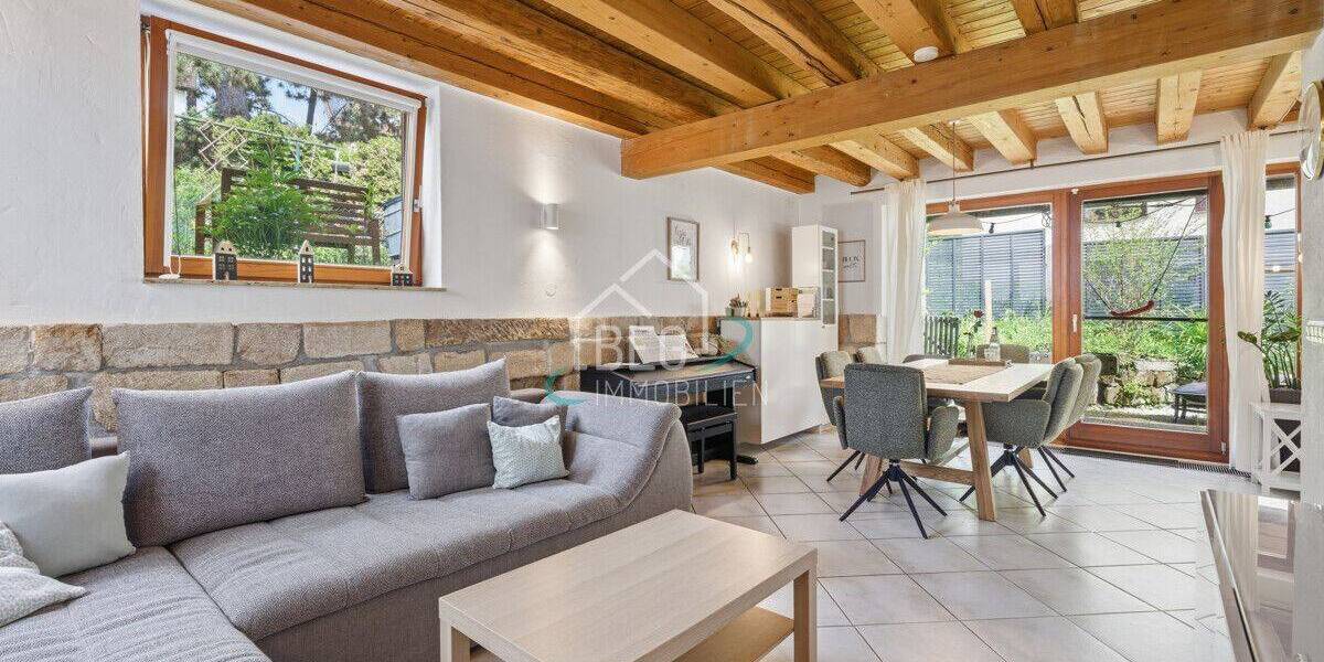 Mehrfamilienhaus, Wohnhaus Stuttgart / Sillenbuch Sillenbuch - 6 Zimmer, 161 m&sup2;, 689.000&euro; | Angebot:26833944