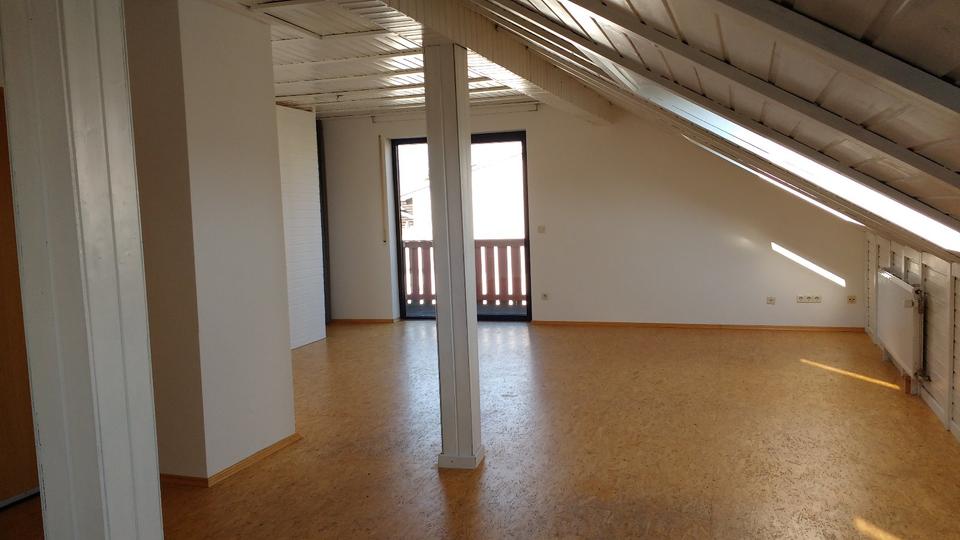 Dachgeschoßwohnung Griesheim - 2 Zimmer, 70 m&sup2;, 690&euro; | Angebot:26192150