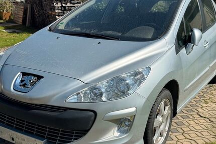 Peugeot 308 112.000 km 2.700 &euro; Cölbe 35091