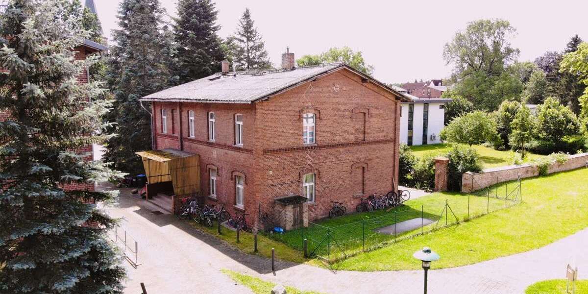 Haus zum Kaufen in Eggesin 53.000 € 215.4 m² 9 zimmer