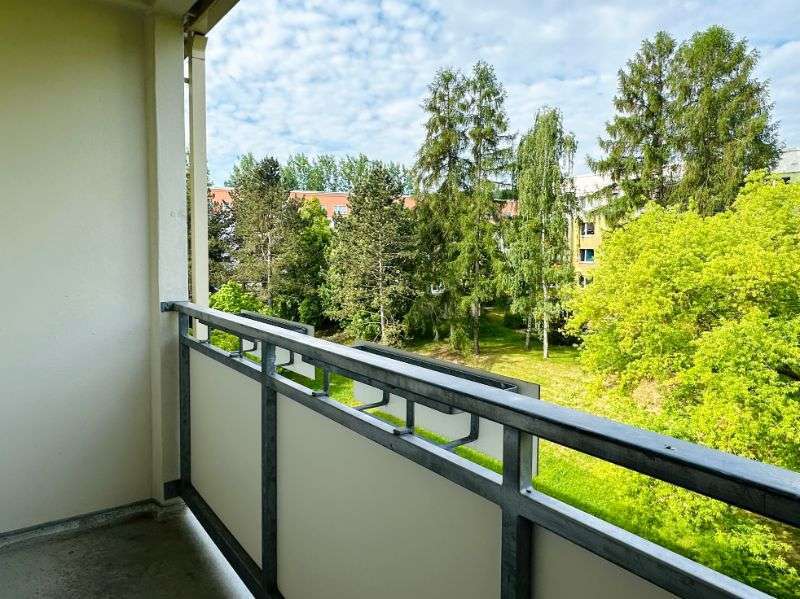 Wohnung zum Mieten in Freital 274,06 € 48.94 m²