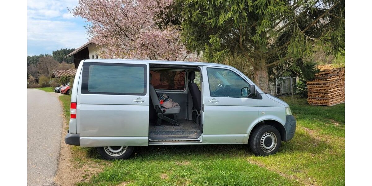 VW T5 Caravelle 233.642 km 10.999 &euro; Chamerau 93466