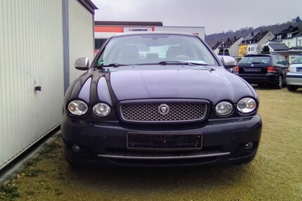 Jaguar X-Type 221.000 km 3.890 € Konz 54329