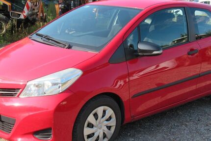 Toyota Yaris 187.000 km 1.999 &euro; Eisfeld 98673