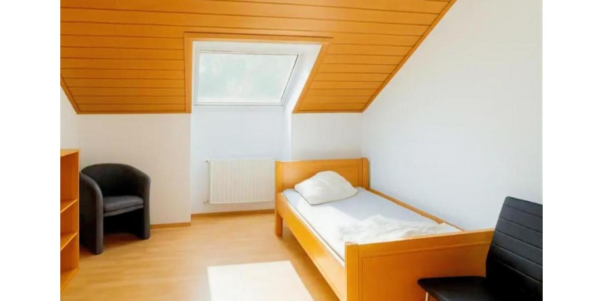 Dachgeschoßwohnung Duisburg Ruhrort - 4 Zimmer, 97 m&sup2;, 164.000&euro; | Angebot:24563678