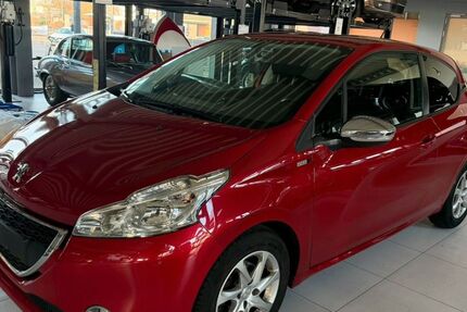 Peugeot 208 156.000 km 3.350 &euro; Brühl 50321