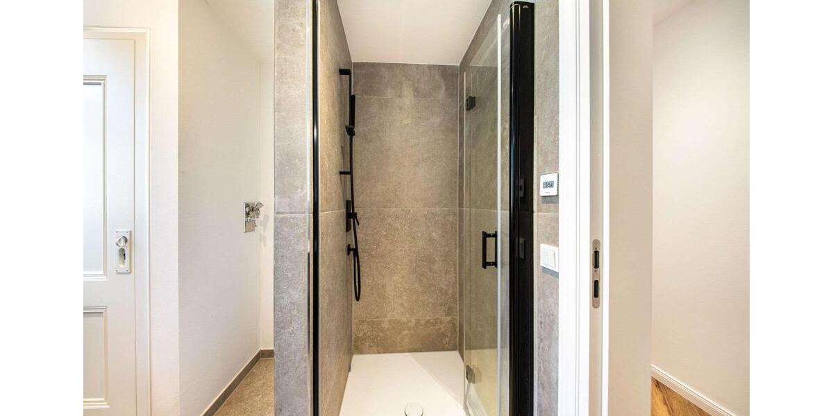 Etagenwohnung Bad Pyrmont - 5 Zimmer, 193 m&sup2;, 2.700&euro; | Angebot:24477824