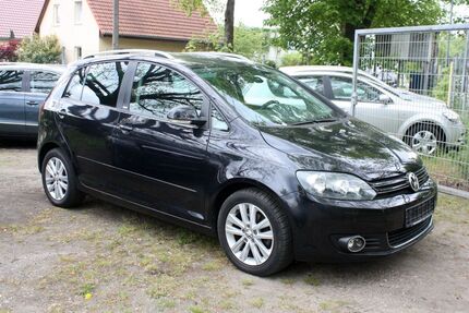 VW Golf 151.600 km 5.799 &euro; Berlin 13057