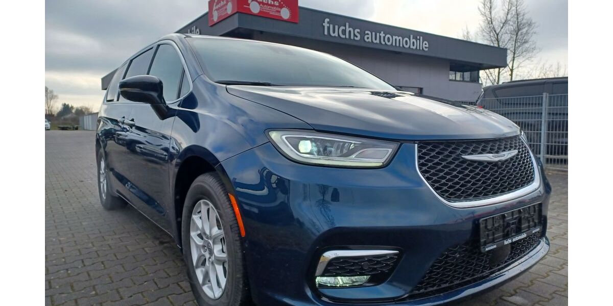 Chrysler Pacifica 11.879 km 51.990 &euro; Augsburg 86165