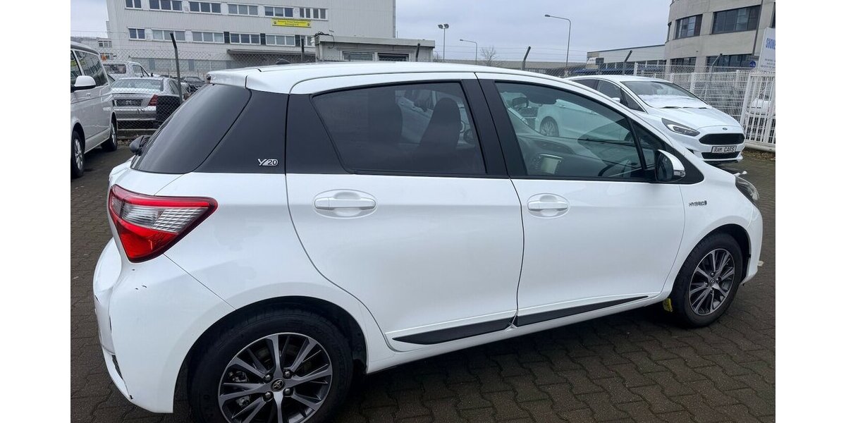 Toyota Yaris 1.5 Hybrid Y20 Club/11.000km!!! 11.010 km 13.990 &euro; Frankfurt 60386