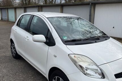 Toyota Yaris 137.300 km 3.390 &euro; Köln 50935