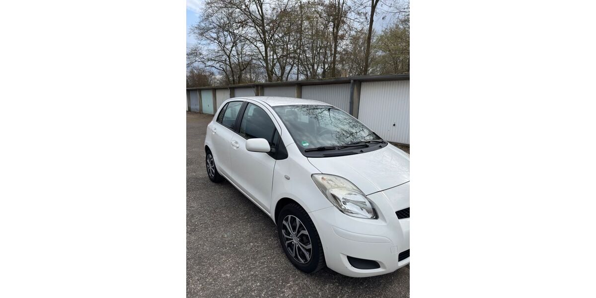 Toyota Yaris 137.300 km 3.390 &euro; Köln 50935