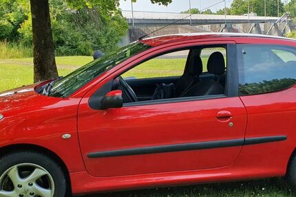 Peugeot 206 141.000 km 1.850 &euro; Landau an der Isar 94405