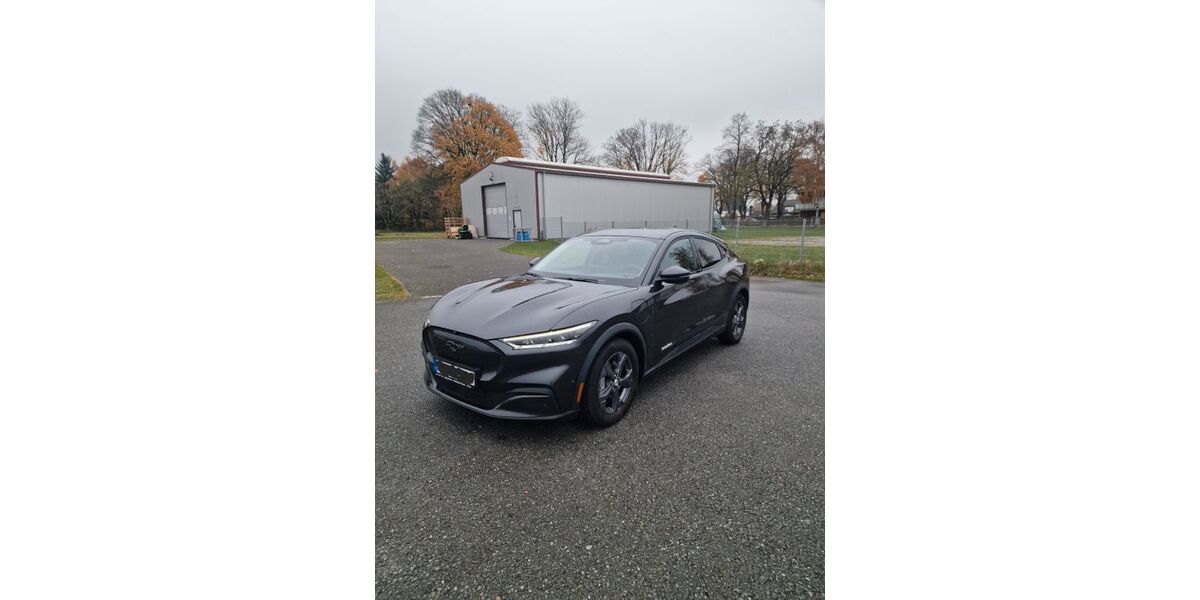 Ford Mustang Mach-E 14.000 km 29.450 &euro; Schlangen 33189