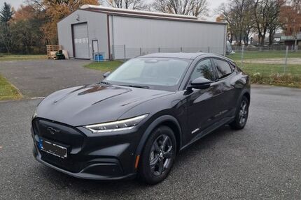Ford Mustang Mach-E 14.000 km 29.950 &euro; Schlangen 33189