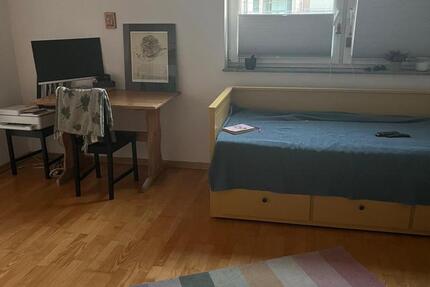 Vermiete Studio-Apartment mit Balkon in Stuttgart