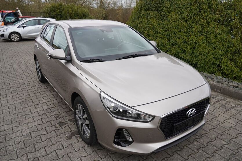 Hyundai i30 102.214 km 9.999 € Urbach 56317