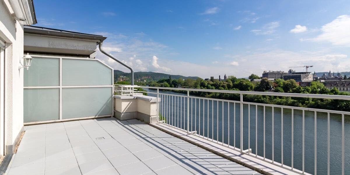 Wohnen mit tollem Moselblick-Attraktive Penthousewohnung mit eigenem Aufzugsausgang an der Mosel - Einfamilienhaus Trier Feyen-Weismark | Angebot:26882302