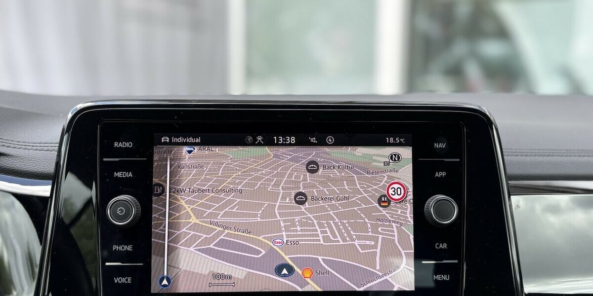 VW T-Roc Cabriolet R-Line KAMERA/NAVI/CARPLAY/DSG 28.400 km 29.900 &euro; Villingen-Schwenningen 78054