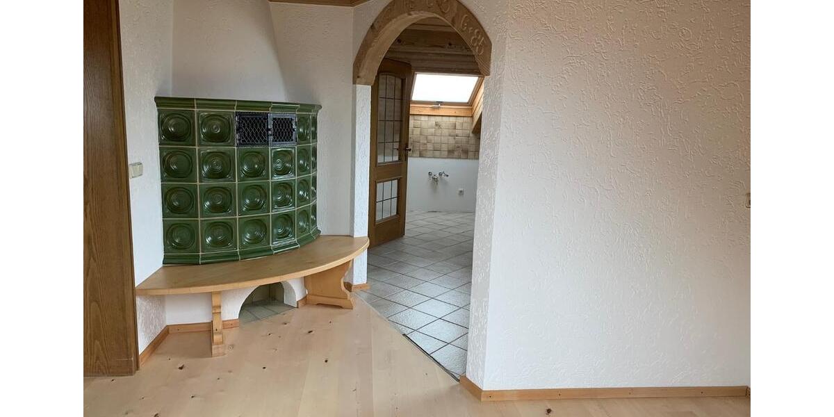 Dachgeschoßwohnung Salzweg - 3.5 Zimmer, 104 m&sup2;, 900&euro; | Angebot:26408502
