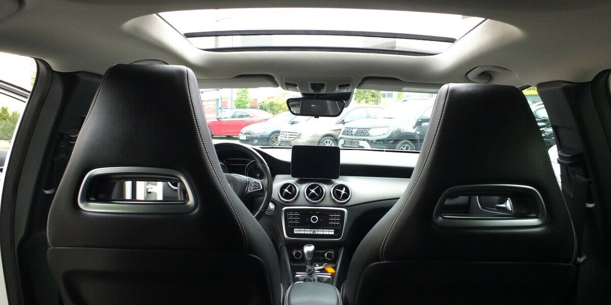 Mercedes-Benz GLA 180 PANORAMADACH LED NAVI AHK 18 Zoll LMF PTS 61.968 km 18.908 &euro; Köln 50858